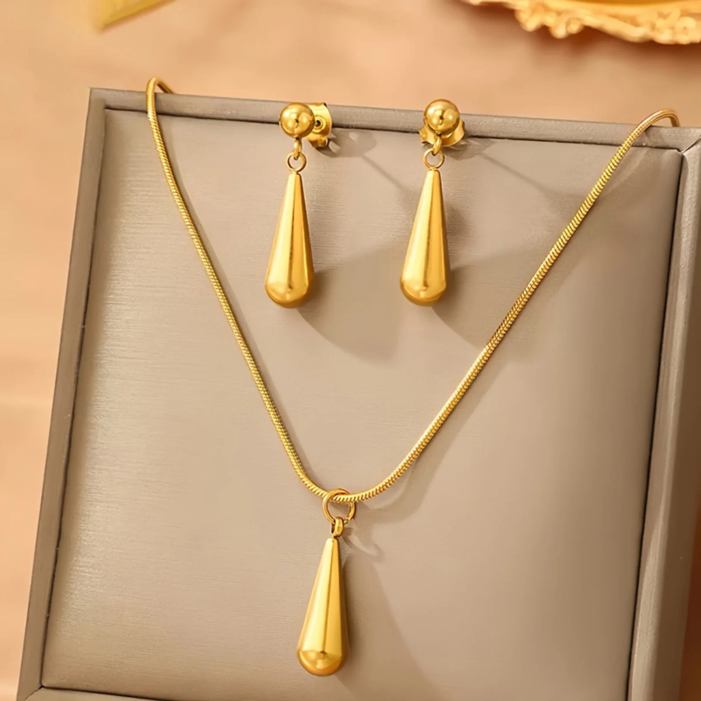 Kaia Drop Pendant Set