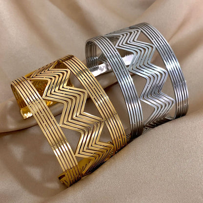 Valora Wave Gold Cuff