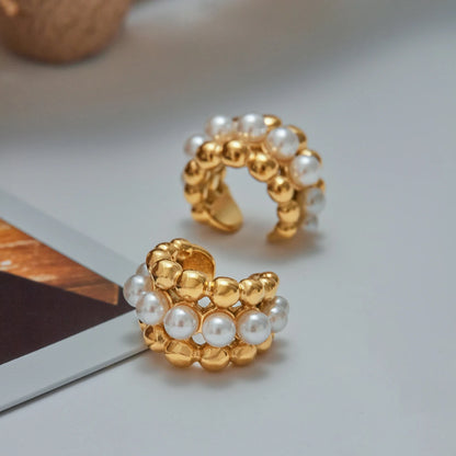 Luna Pearl Earclips