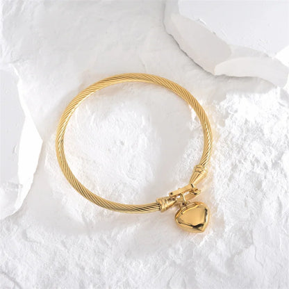 Amara Heart Gold Bangle