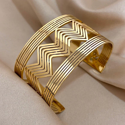 Valora Wave Gold Cuff