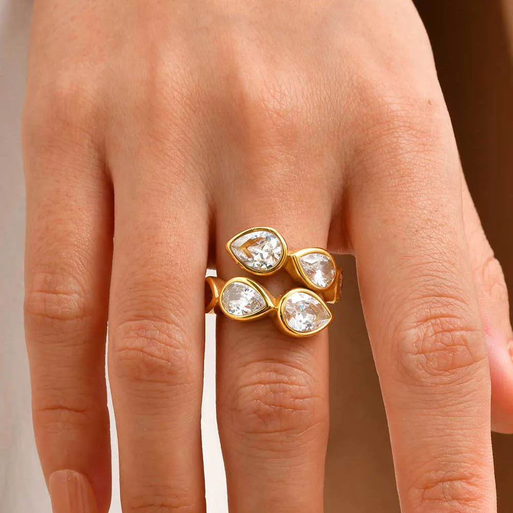 Vivia Waterdrop Ring