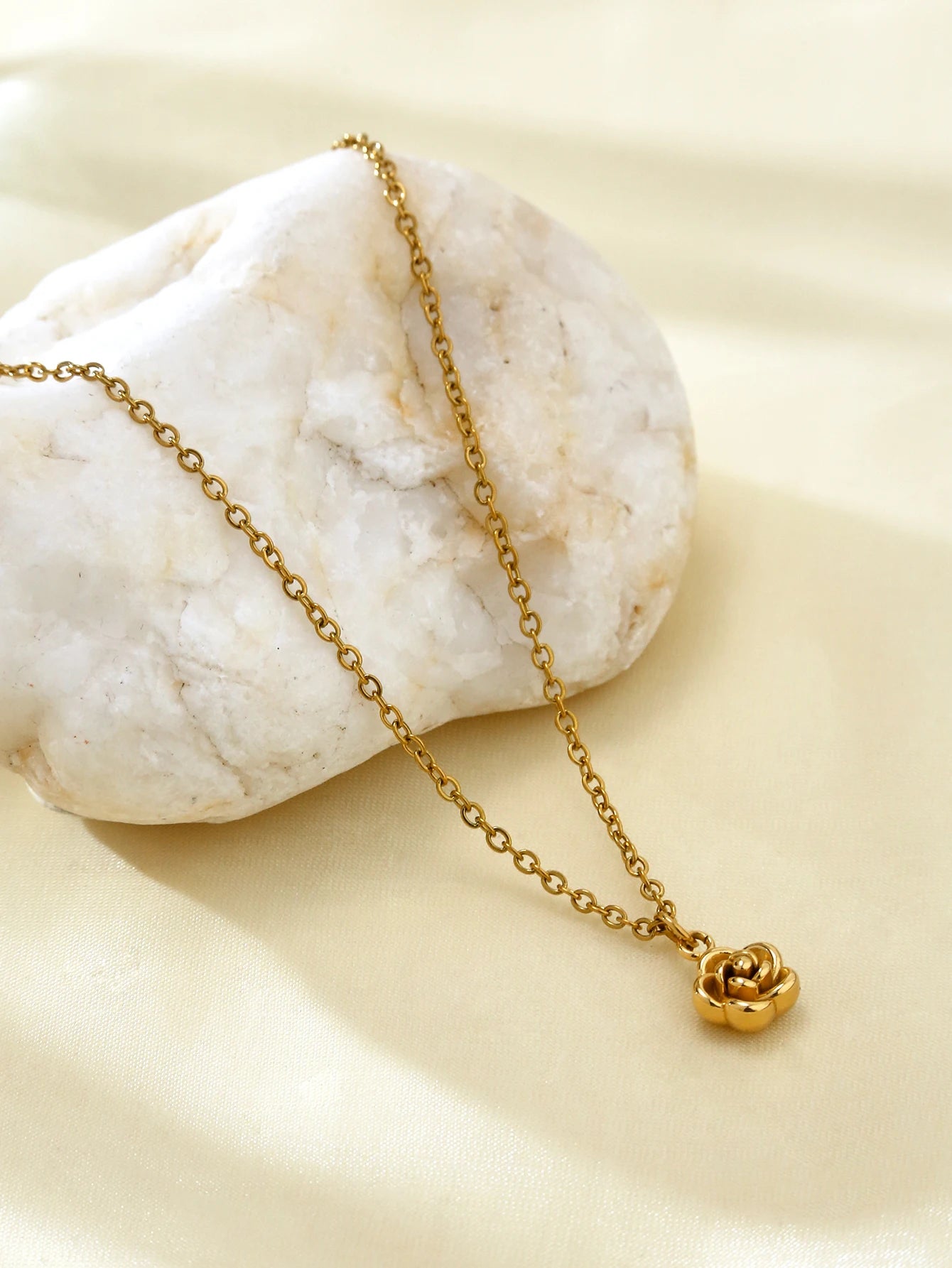 Rosette Gold Pendant Necklace