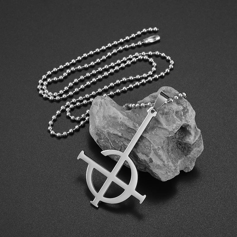 Geometric Pattern Pendant Necklace