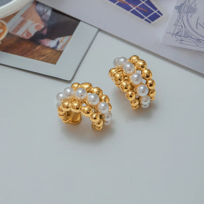 Luna Pearl Earclips