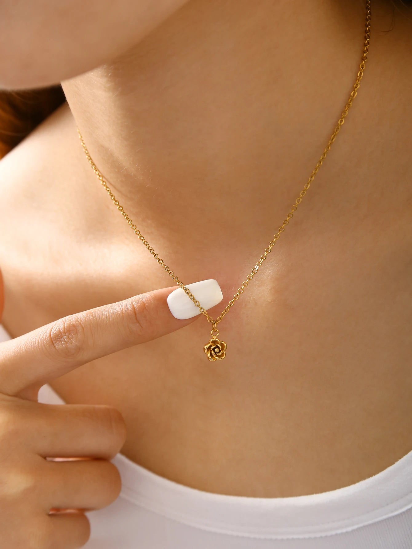 Rosette Gold Pendant Necklace