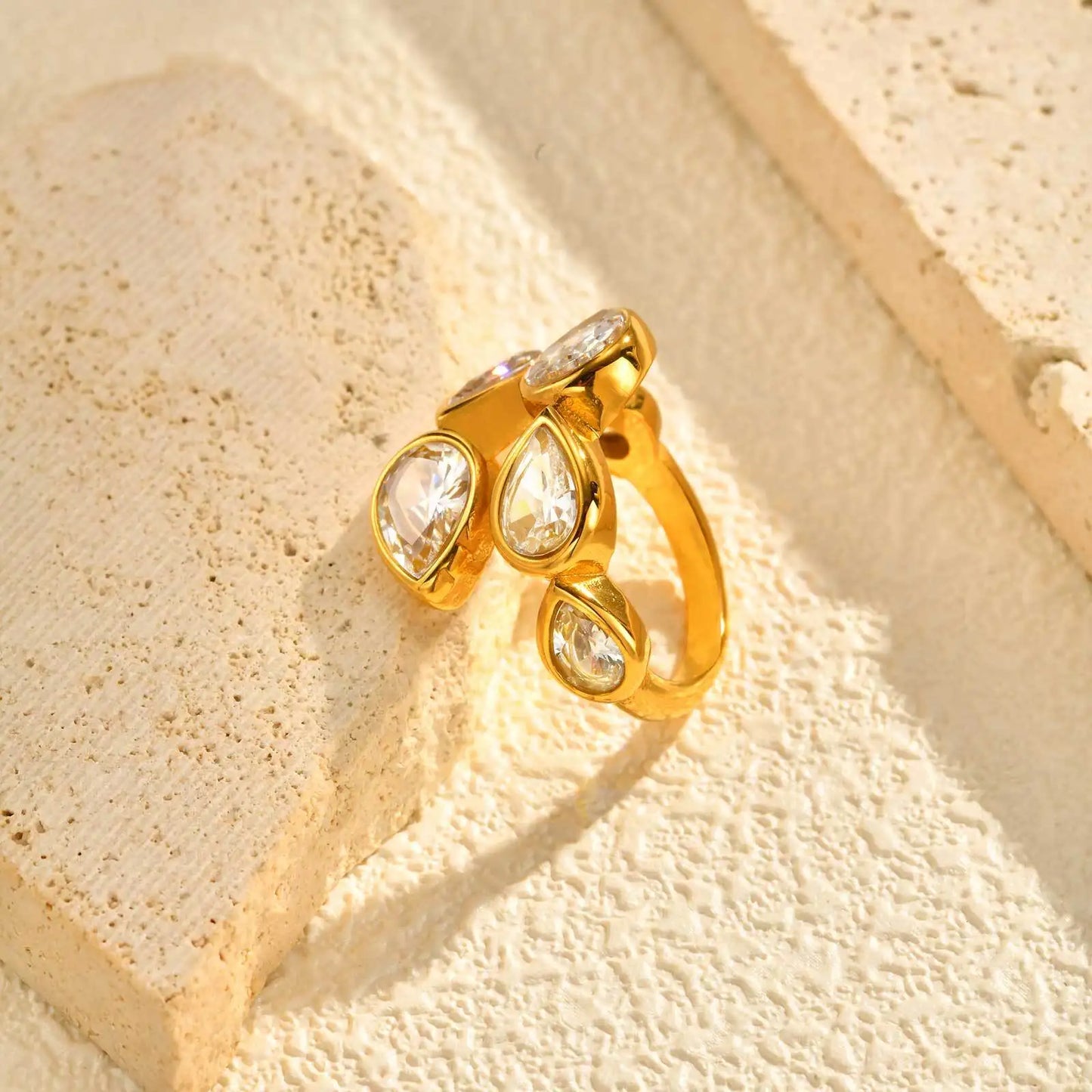 Vivia Waterdrop Ring