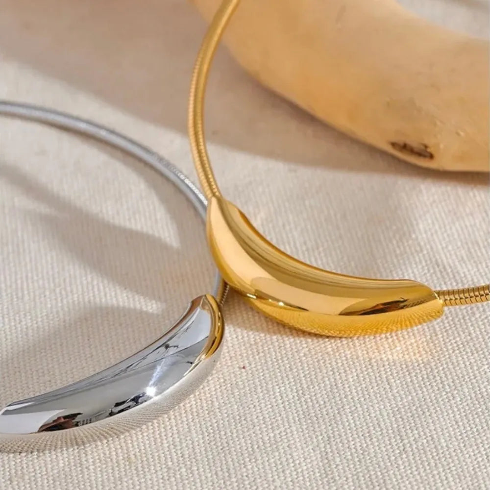 Orion Curved Necklace