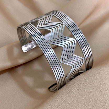 Valora Wave Gold Cuff