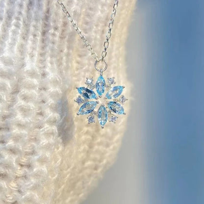Arwen Zircon Snow Necklace
