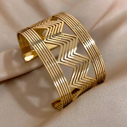 Valora Wave Gold Cuff