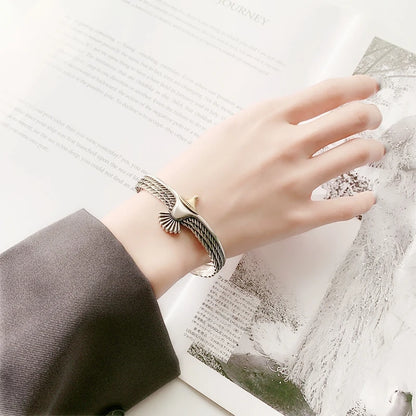 Eira Feather Silver Bracelet