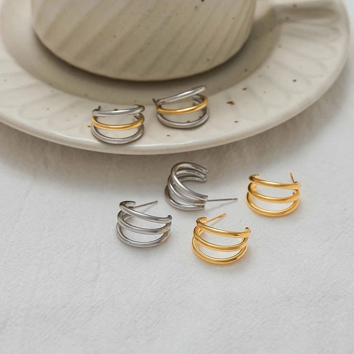 Thera Wire Earrings