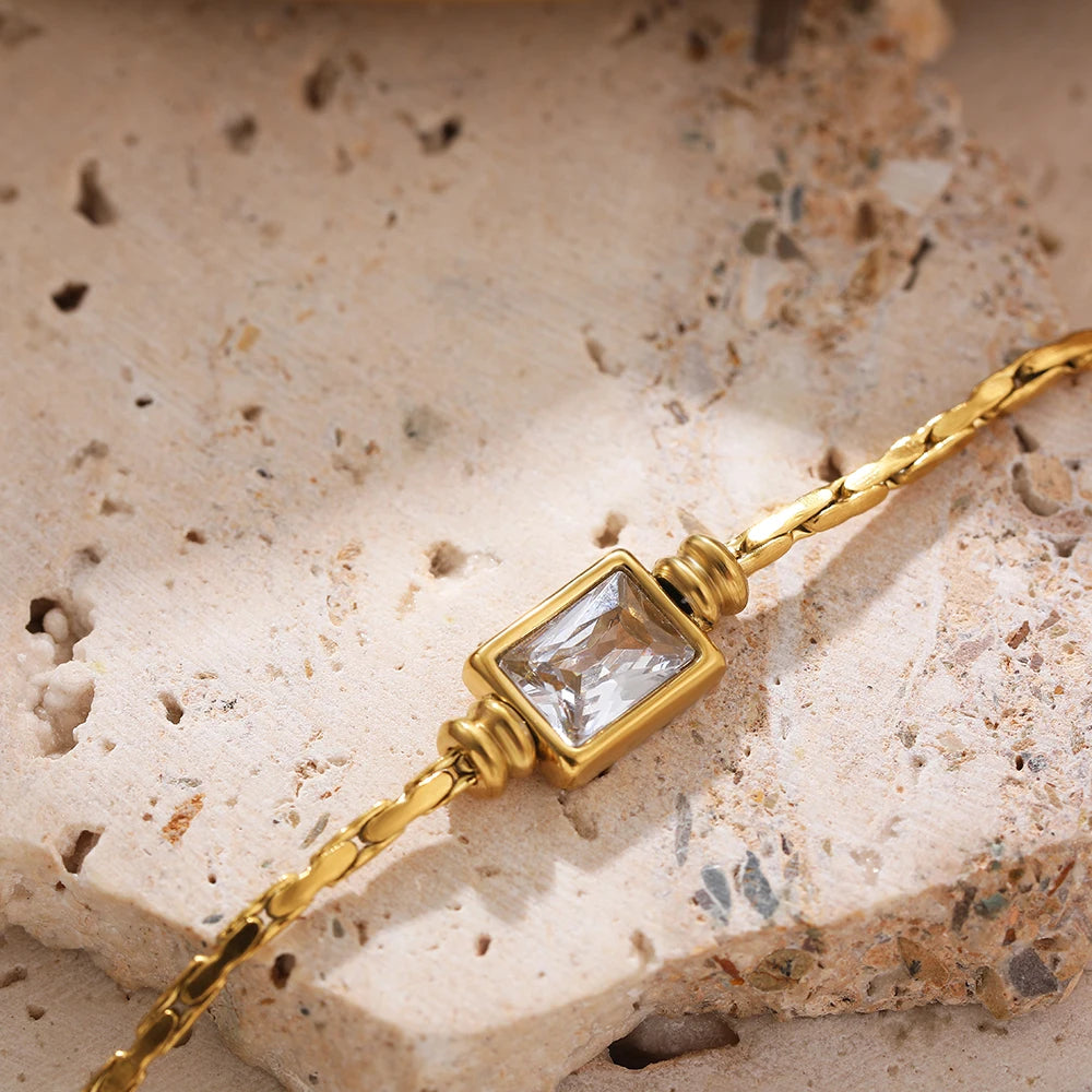 Raya Crystal Pendant Necklace